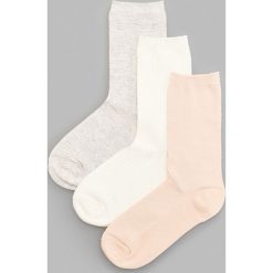 Skarpety z bawełną organiczną 3 pack - Kremowy. Białe skarpetki damskie Reserved, bez wzorów, z bawełny. Za 29,99 zł.
