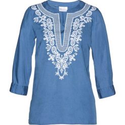 Bluzka z tencelu bonprix niebieski dżins. Niebieskie koszulki damskie bonprix, bez wzorów, bez kołnierzyka, bez rękawów. Za 54,99 zł.