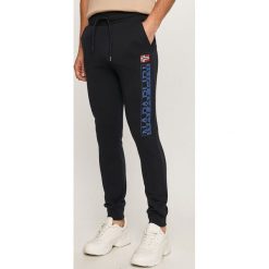 Napapijri - Spodnie. Czarne spodnie męskie Napapijri, xl, z nadrukiem, z bawełny. Za 349,90 zł.