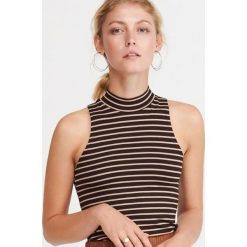 Top ze stójka - Wielobarwny. Topy damskie Reserved, s, bez wzorów, ze stójką. W wyprzedaży za 19,99 zł.