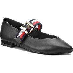 Półbuty TOMMY HILFIGER - Corporate Belt Balle FW0FW03328 Black 990. Czarne półbuty damskie skórzane marki TOMMY HILFIGER, z okrągłym noskiem, na obcasie. Za 449,00 zł.