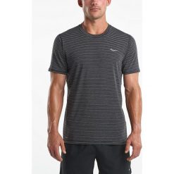 Koszulka do biegania SAUCONY FREEDOM SHORT SLEEVE / SAM800024-BKDG. Koszulki męskie Saucony, m, bez wzorów, bez kołnierzyka, bez rękawów. Za 109,99 zł.