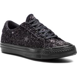 Tenisówki CONVERSE - One Star Ox 162617C Black/Black/Black. Czarne półbuty damskie Converse, z aplikacjami, z gumy, retro, bez obcasa, na płaskiej podeszwie, bez zapięcia. W wyprzedaży za 269,00 zł.