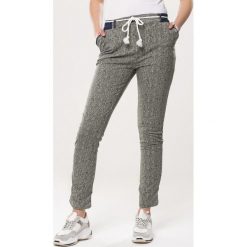 Czarne Spodnie Elastic. Czarne spodnie damskie Born2be, xl, w paski, z dzianiny. Za 29,99 zł.