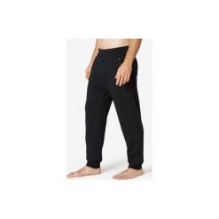 Spodnie dresowe Gym & Pilates 500 męskie. Czarne spodnie męskie NYAMBA, m, bez wzorów, z elastanu. Za 64,99 zł.