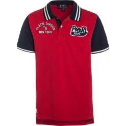 Polo Ralph Lauren PIECED Koszulka polo signal red. Czerwone koszulki polo męskie Polo Ralph Lauren, z bawełny. W wyprzedaży za 230,30 zł.