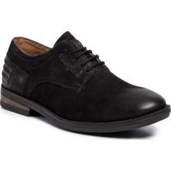 Półbuty WRANGLER - Blake Derby Nubuck WM92086A Black 062. Czarne półbuty męskie Wrangler, na co dzień, bez wzorów, ze skóry ekologicznej, bez zapięcia. W wyprzedaży za 259,00 zł.