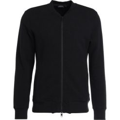 J.LINDEBERG RANDALL CRINKLE Bluza rozpinana black. Czarne kardigany męskie marki J.LINDEBERG, m, z elastanu. W wyprzedaży za 503,20 zł.
