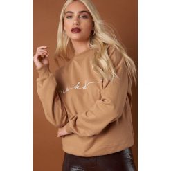 NA-KD Trend Bluza Chest Branded - Beige. Brązowe bluzy damskie marki NA-KD Trend, bez wzorów, z materiału, bez rękawów, długie, bez kaptura. Za 161,95 zł.