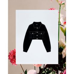 Czarna kurtka jeansowa Pull&Bear by Rosalía. Czarne kurtki damskie marki Pull&Bear, z jeansu. Za 159,00 zł.