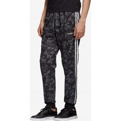 Adidas Originals Goofy SST Spodnie dresowe Czarny. Czarne spodnie męskie adidas Originals, xxl, z motywem z bajki, z bawełny. Za 343,95 zł.