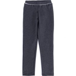 Coccodrillo - Legginsy dziecięce 122-158 cm. Szare legginsy dziewczęce COCCODRILLO, bez wzorów, z elastanu. W wyprzedaży za 24,90 zł.