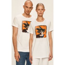 Capslab - T-shirt x Dragon Ball Z. Białe bluzki damskie CapsLab, s, z nadrukiem, z bawełny, casualowe, z okrągłym kołnierzem. W wyprzedaży za 99,90 zł.