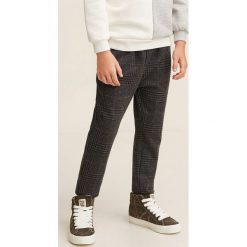 Mango Kids - Spodnie dziecięce Nonni 110-164 cm. Szare spodnie dziewczęce marki Mango Kids, z elastanu, casualowe. W wyprzedaży za 35,90 zł.