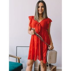 Sukienka Nadine red. Czerwone sukienki damskie Fanaberia.com, bez wzorów, z koronki, z dekoltem w serek, z krótkim rękawem, krótkie, midi. Za 49,00 zł.