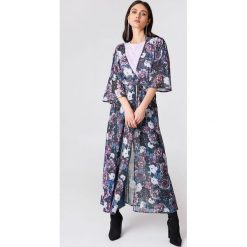 NA-KD Boho Szyfonowa sukienka płaszczowa - Purple,Multicolor. Fioletowe długie sukienki NA-KD Boho, z poliesteru, boho, dekolt w kształcie v. Za 80,95 zł.