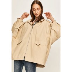Answear - Kurtka. Brązowe kurtki damskie ANSWEAR, s, bez wzorów, z poliesteru, krótkie, z kapturem. W wyprzedaży za 139,90 zł.