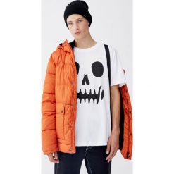 Koszulka Halloween z maską. Białe koszulki męskie Pull&Bear, m, bez wzorów, bez kołnierzyka, z krótkim rękawem, krótkie. Za 49,90 zł.