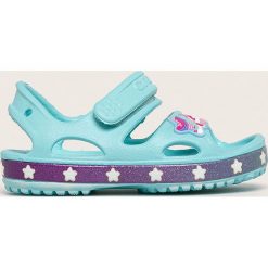 Crocs - Sandały dziecięce. Fioletowe sandały dziewczęce Crocs, z materiału, bez zapięcia. Za 149,90 zł.