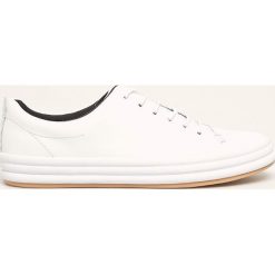 Camper - Buty. Białe buty sportowe damskie Camper, bez wzorów, ze skóry, sportowe. Za 379,90 zł.