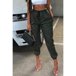 Damskie spodnie TIALA KHAKI. Brązowe spodnie damskie Damskie spodnie TIALA KHAKI, s, ze skóry. W wyprzedaży za 89,00 zł.