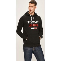 Tommy Jeans - Bluza. Czarne bluzy męskie Tommy Jeans, xl, z nadrukiem, z bawełny, z kapturem, bez rękawów, z kapturem. W wyprzedaży za 249,90 zł.