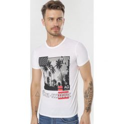 Biała Koszulka Leusine. Białe koszulki męskie Born2be, xl, bez wzorów, bez kołnierzyka, bez rękawów. W wyprzedaży za 29,99 zł.