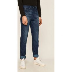 Guess Jeans - Jeansy Drake. Niebieskie jeansy męskie Guess Jeans, m, z aplikacjami. Za 469,90 zł.