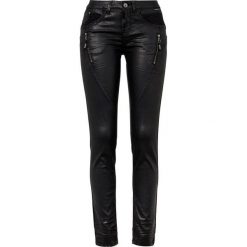 Cream Dżinsy Bibiana Coated czarny female czarny W33. Czarne jeansy damskie Cream, w koronkowe wzory, z materiału. W wyprzedaży za 379,00 zł.