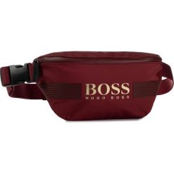 Saszetka nerka BOSS - Pixel C 50422444 601. Czerwone torby męskie skórzane Boss, bez wzorów, z materiału, młodzieżowe. Za 479,00 zł.