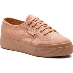 Tenisówki SUPERGA - 2730 Cotu S00C3N0 Total Rose Mahogany J07. Różowe półbuty damskie Superga, bez wzorów, z gumy, bez obcasa, na płaskiej podeszwie, bez zapięcia. W wyprzedaży za 209,00 zł.
