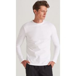 Gładka koszulka basic - Biały. Białe koszulki męskie Reserved, xl, bez wzorów, bez kołnierzyka, bez rękawów. Za 59,99 zł.