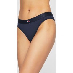 Tommy Hilfiger - Figi. Niebieskie majtki damskie TOMMY HILFIGER, s, z elastanu. Za 89,90 zł.