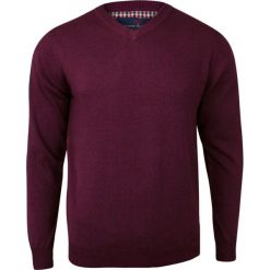 Elegancki Purpurowy Męski Sweter w Serek (V-neck) - Adriano Guinari - 100% Bawełna, Śliwkowy SWADGAW18purpleportinV. Różowe swetry męskie Adriano Guinari, m, bez wzorów, z bawełny, eleganckie, z dekoltem w serek, bez kaptura. Za 99,00 zł.