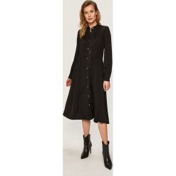 Calvin Klein - Sukienka. Czarne sukienki damskie Calvin Klein, na co dzień, z aplikacjami, z elastanu, casualowe, ze stójką, z długim rękawem, długie, midi, rozkloszowane. Za 1049,00 zł.