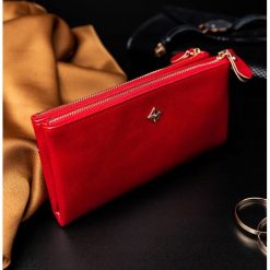 Portfel damski na zamek czerwony Milano Design - Czerwony. Czerwone portfele damskie MILANO DESIGN, bez wzorów, ze skóry. Za 29,99 zł.