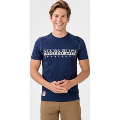 Napapijri Sishop Koszulka Niebieski. Niebieskie podkoszulki męskie Napapijri, xl, z nadrukiem, z bawełny, bez kołnierzyka, z krótkim rękawem, krótkie. Za 321,95 zł.