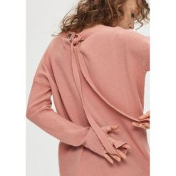 Sweter z wiązaniem - Różowy. Różowe swetry damskie Sinsay, s, bez wzorów, bez rękawów, bez kaptura. Za 29,99 zł.