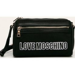 Love Moschino - Torebka. Czarne listonoszki damskie Love Moschino, w paski, ze skóry ekologicznej, na ramię, z aplikacjami. W wyprzedaży za 469,90 zł.