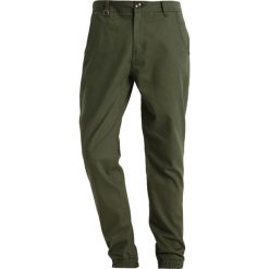 Publish JOGGER Spodnie materiałowe olive. Zielone bez kategorii Publish, z elastanu. W wyprzedaży za 344,25 zł.