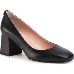 Półbuty POLLINI - SA10116C0ATD0000 Nero. Czarne czółenka damskie Pollini, bez wzorów, ze skóry, bez obcasa, na obcasie. W wyprzedaży za 769,00 zł.