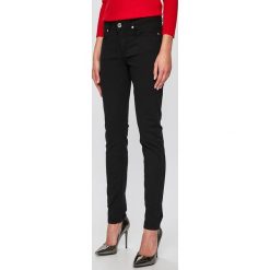 Silvian Heach - Jeansy Britney. Białe rurki damskie marki Silvian Heach, s, z elastanu, z standardowym stanem. Za 379,90 zł.