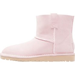 Botki damskie lity: UGG CLASSIC UNLINED Botki seashell pink