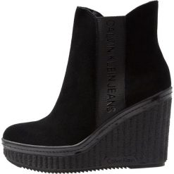 Calvin Klein Jeans SHANNA Botki na obcasie black. Brązowe botki damskie na obcasie marki Calvin Klein Jeans, z jeansu. Za 669,00 zł.