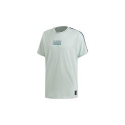 T-shirty z krótkim rękawem adidas Koszulka Bayern Monachium Seasonal Special. Niebieskie koszulki męskie Adidas, s, bez wzorów, bez kołnierzyka, krótkie. Za 199,00 zł.