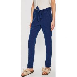 Pepe Jeans - Spodnie Drifter. Zielone spodnie damskie Pepe Jeans, bez wzorów, z jeansu. W wyprzedaży za 89,90 zł.