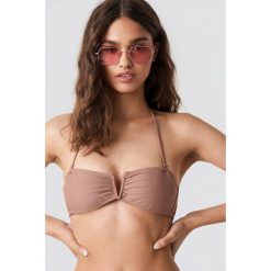 NA-KD Swimwear Góra bikini bandeau z detalem v - Pink. Różowe bikini NA-KD Swimwear. Za 40,95 zł.