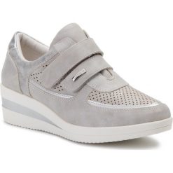 Sneakersy JENNY FAIRY - WYL1711-1 Szary Jasny. Szare półbuty damskie Jenny Fairy, na co dzień, bez wzorów, ze skóry ekologicznej, bez obcasa, na koturnie, bez zapięcia. Za 119,99 zł.