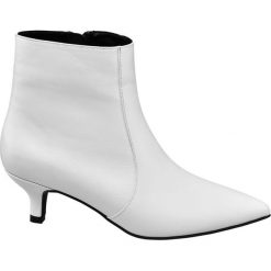 Botki damskie Catwalk białe. Białe botki damskie na obcasie Catwalk, z jeansu, na zamek. Za 83,00 zł.