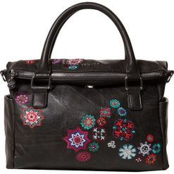 Desigual Torebka Bols Nanit Love rty Negro 19WAXPDE 2000. Torebki klasyczne damskie Desigual, z haftami, z haftem. Za 321,00 zł.
